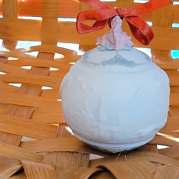 2002 LLADRO CHRISTMAS BALL - Picture 2 of 8